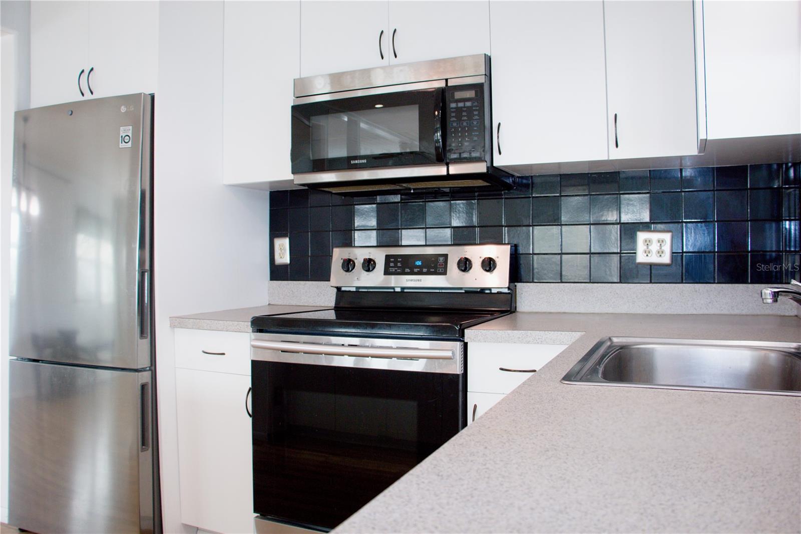 COUNTRY CLUB ESTATES - Residential