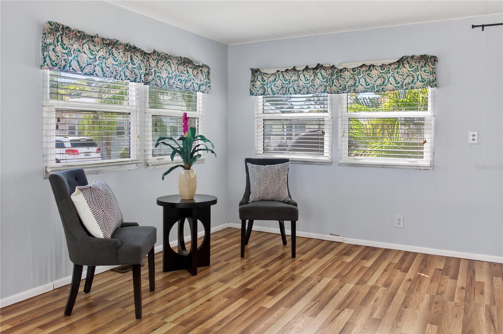 COUNTRY CLUB ESTATES - Residential