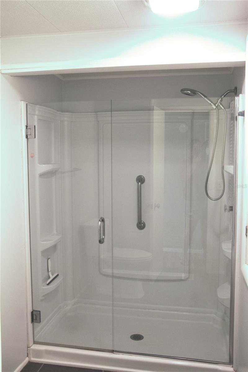 COUNTRY CLUB ESTATES - Residential