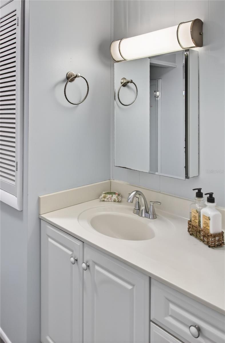 COUNTRY CLUB ESTATES - Residential