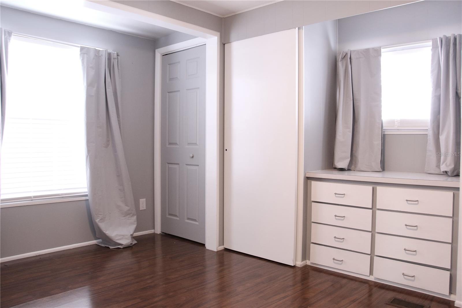 COUNTRY CLUB ESTATES - Residential