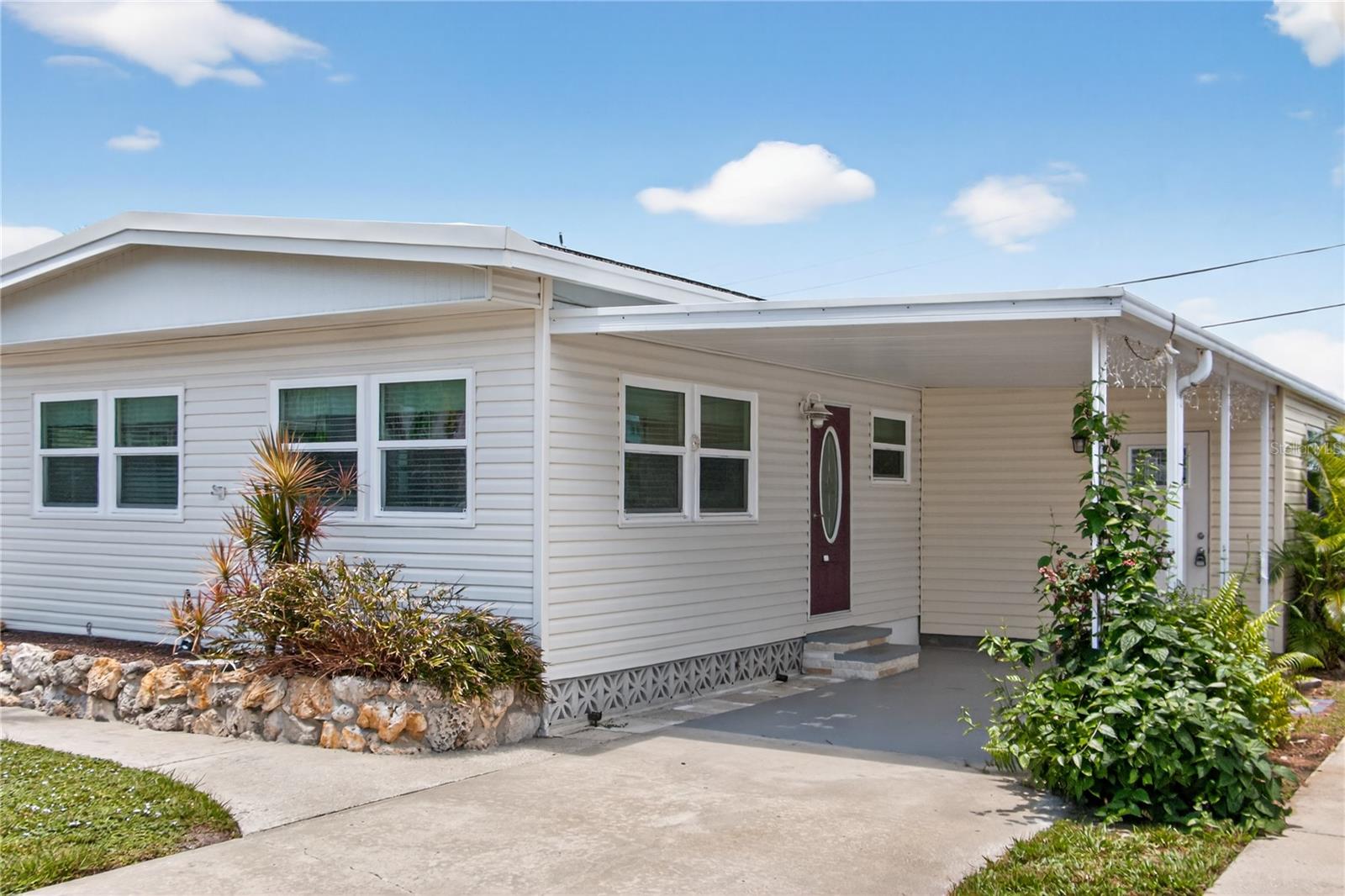 COUNTRY CLUB ESTATES - Residential