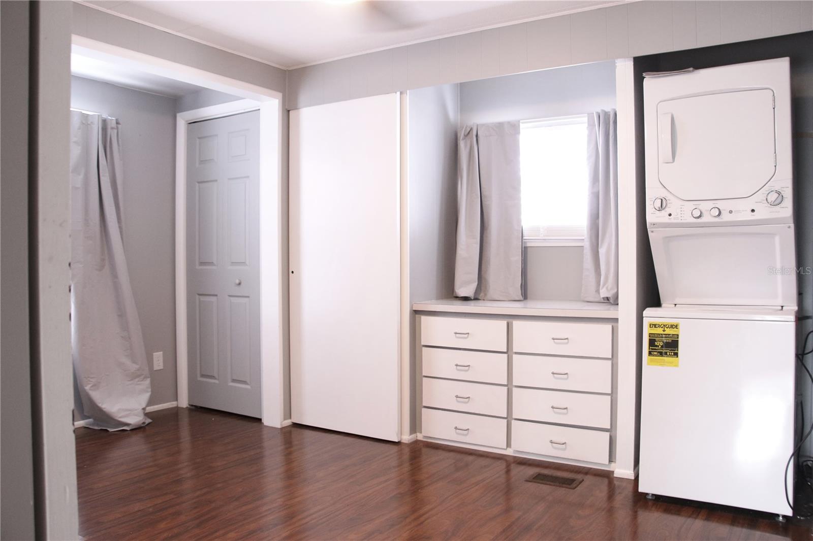 COUNTRY CLUB ESTATES - Residential