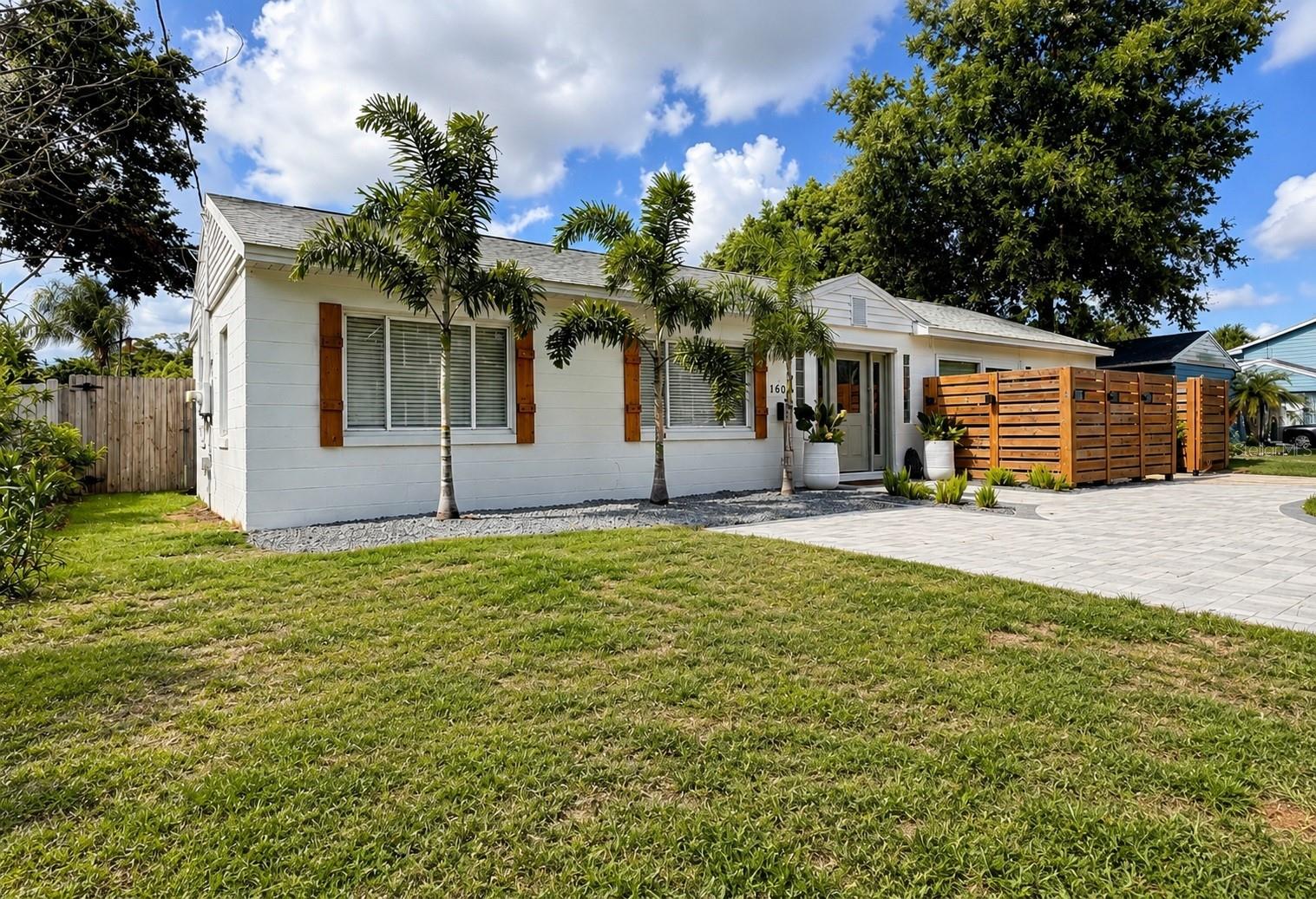 Casas a venda 3 - Jen Dantas 1604 BRYN MAWR STREET