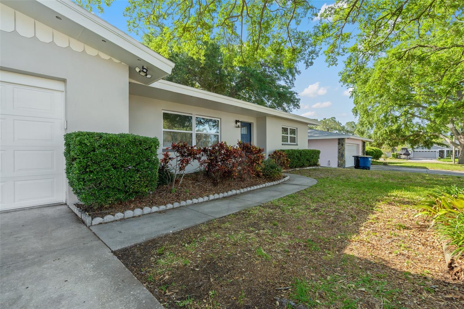 1105 OAKVIEW AVENUE