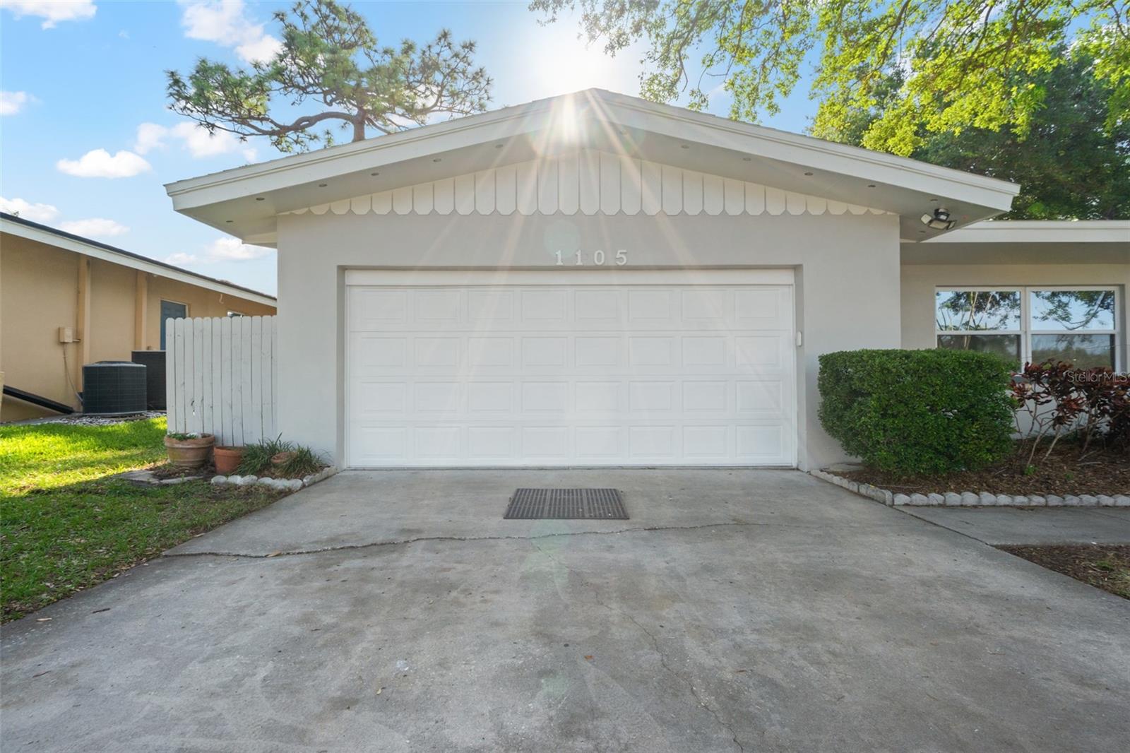 1105 OAKVIEW AVENUE