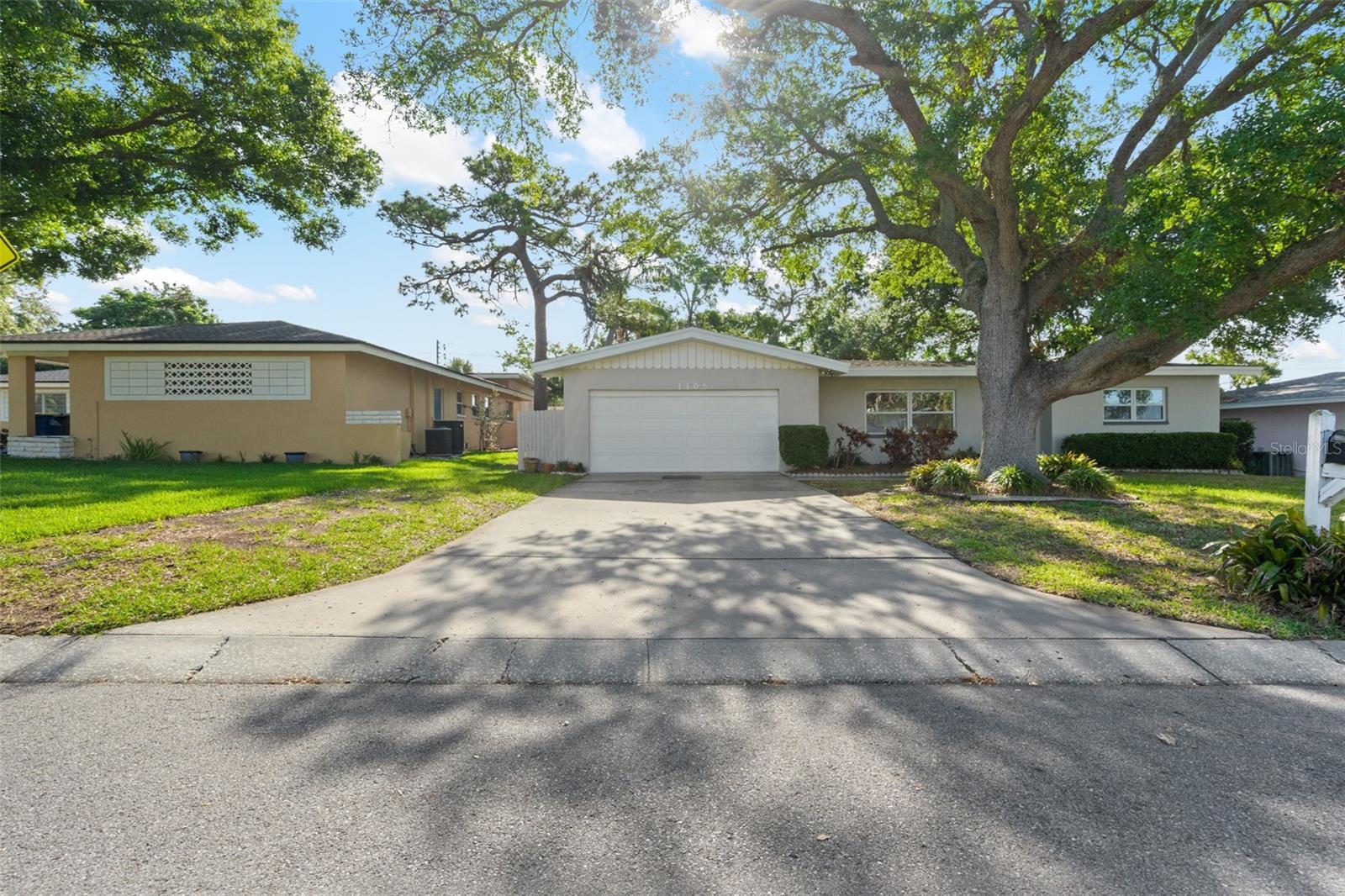 1105 OAKVIEW AVENUE