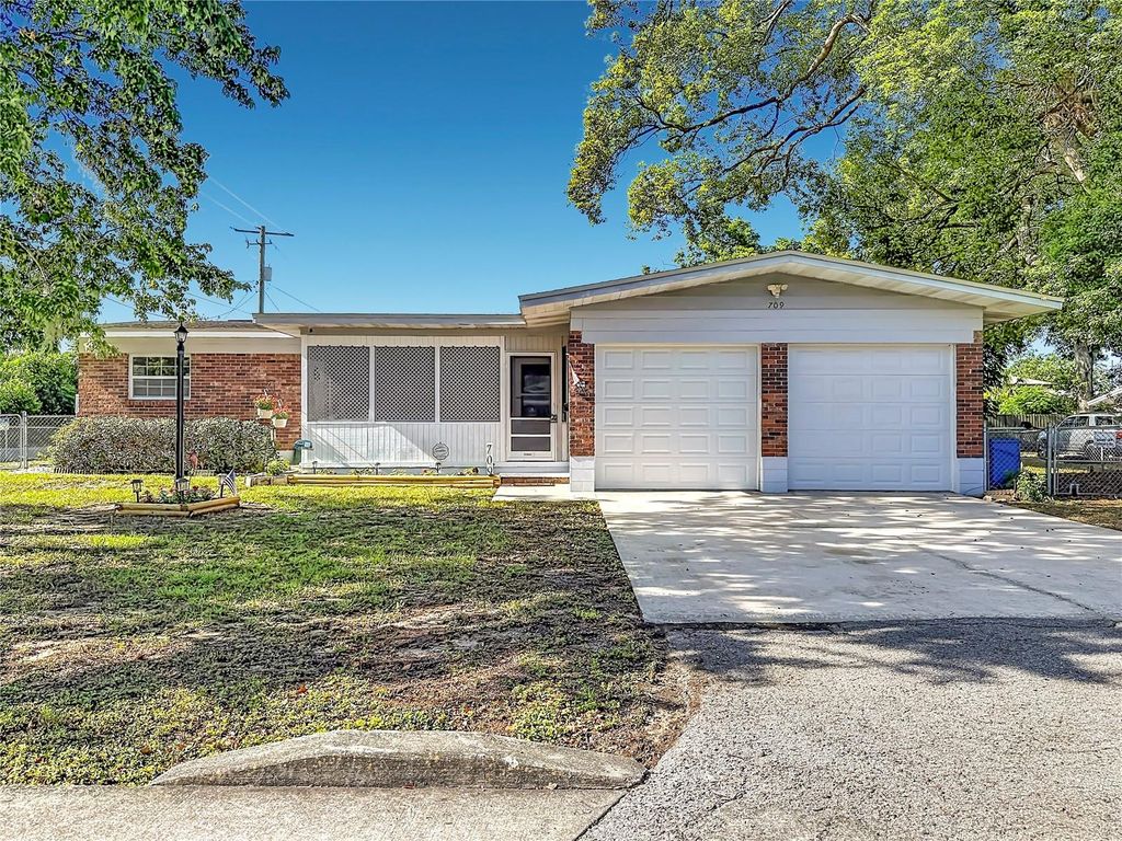 Photo of 709 E Morgan Street, Brandon, FL 33510 (MLS # TB8510222)