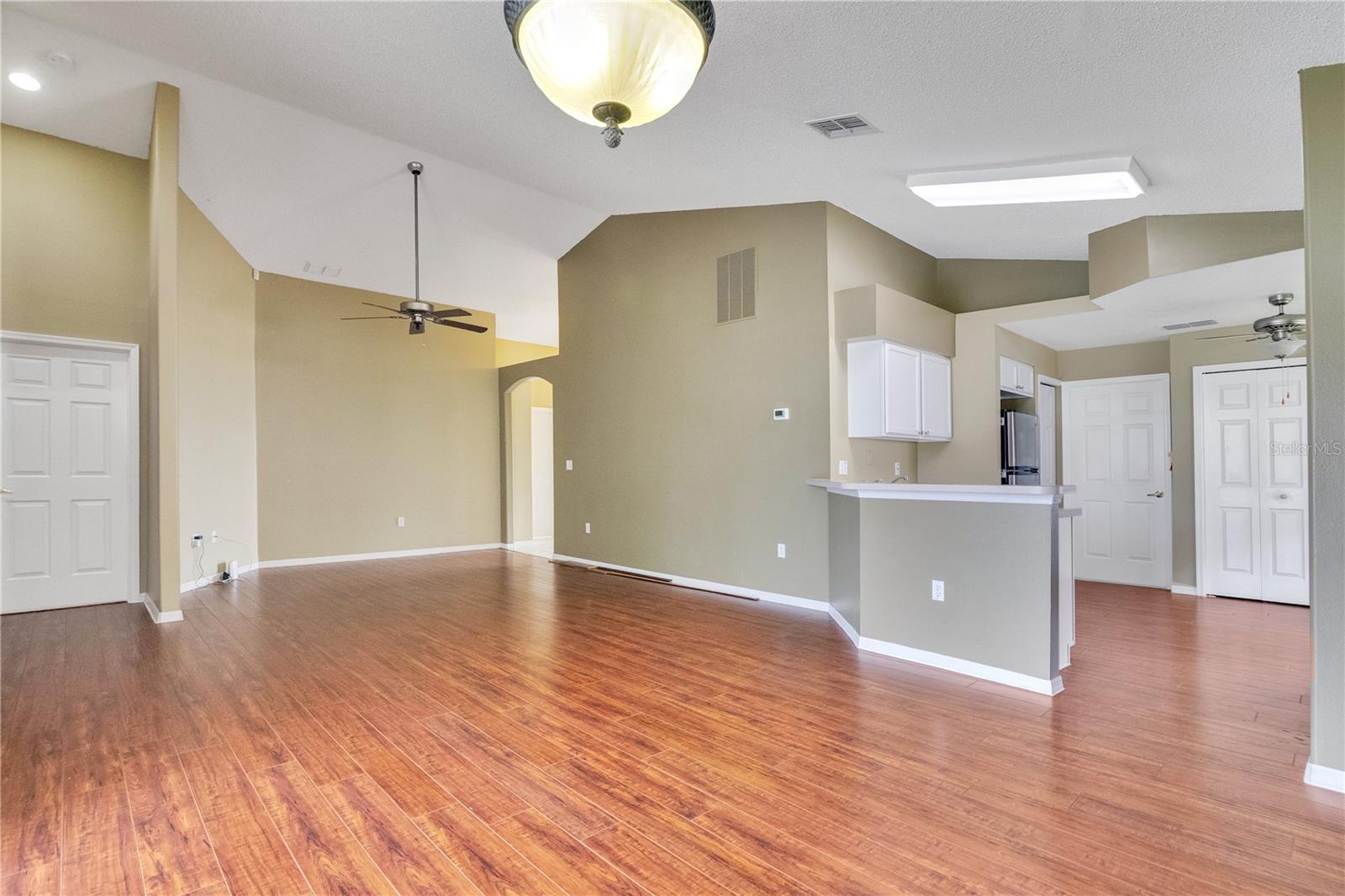 Casas a venda 3 - Jen Dantas 1217 JAYBEE AVENUE