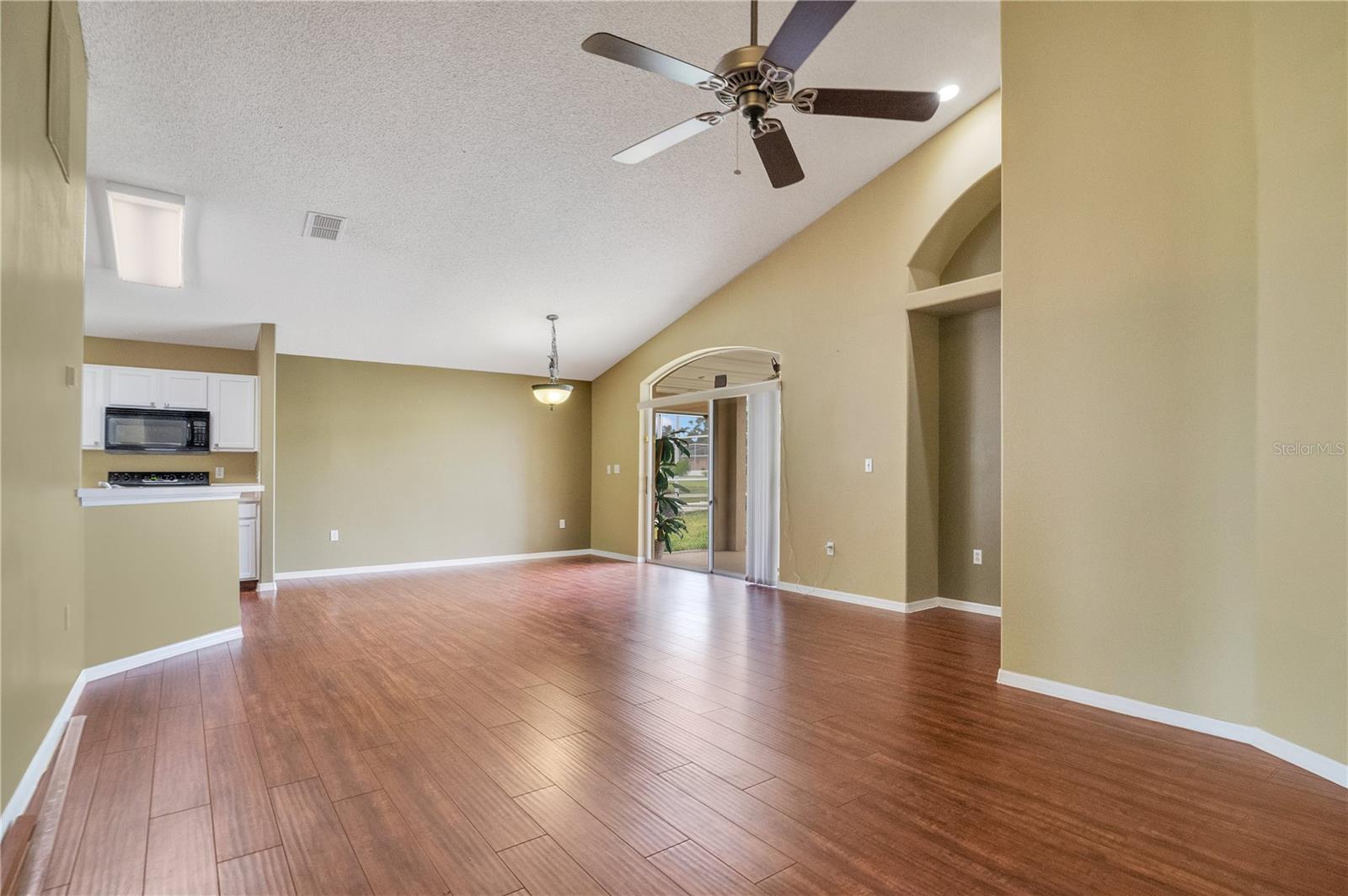 Casas a venda 4 - Jen Dantas 1217 JAYBEE AVENUE