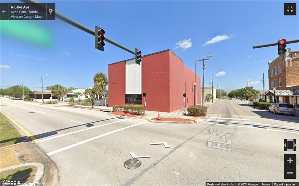 Photo of 2 W Main Street, Avon Park, FL 33825 (MLS # L4945883)