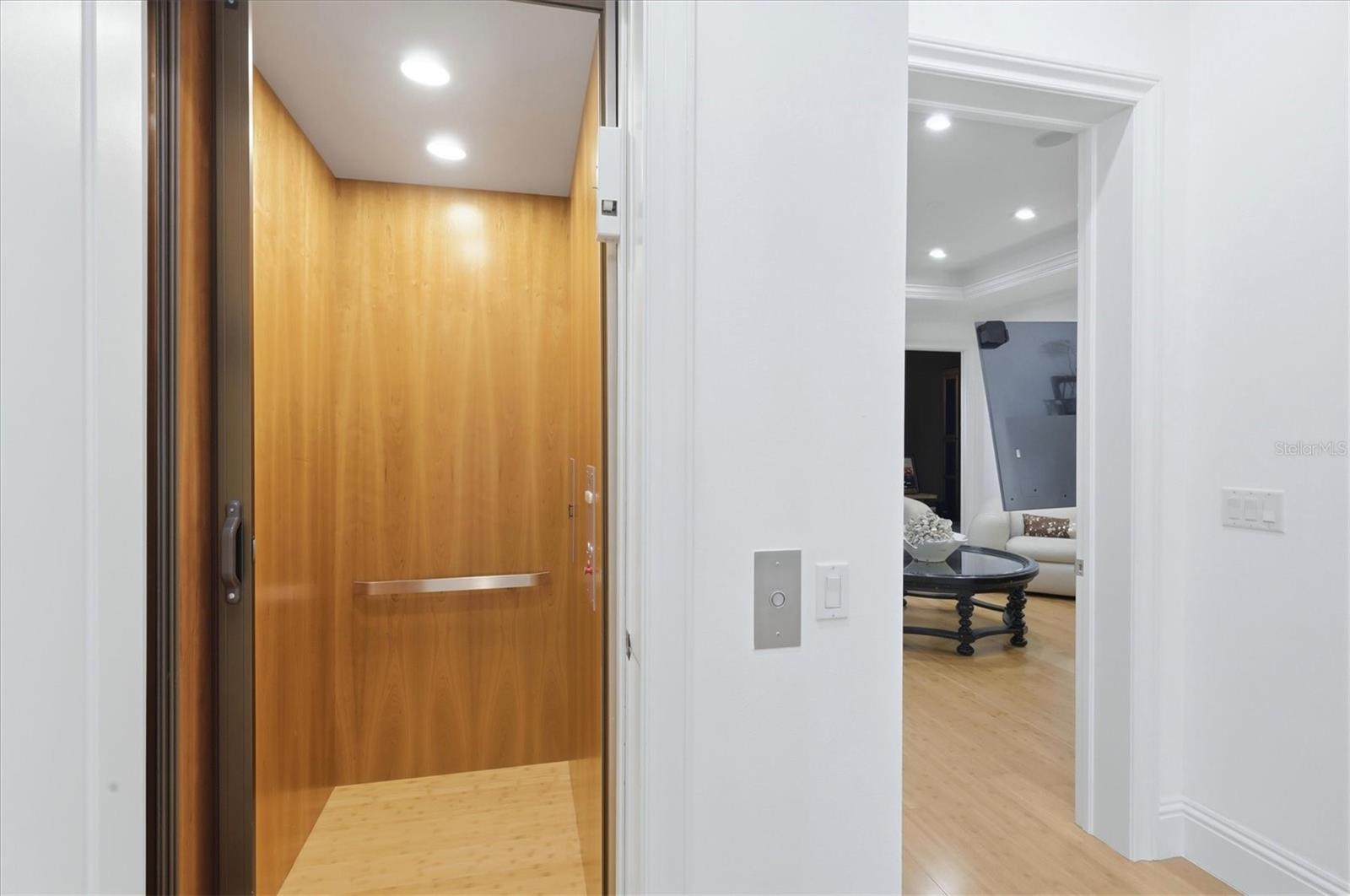 HOLIDAY HARBOR - Residential