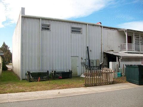 Tiny photo for 124 Bushnell Plz, Bushnell, FL 33513 (MLS # G5021808)