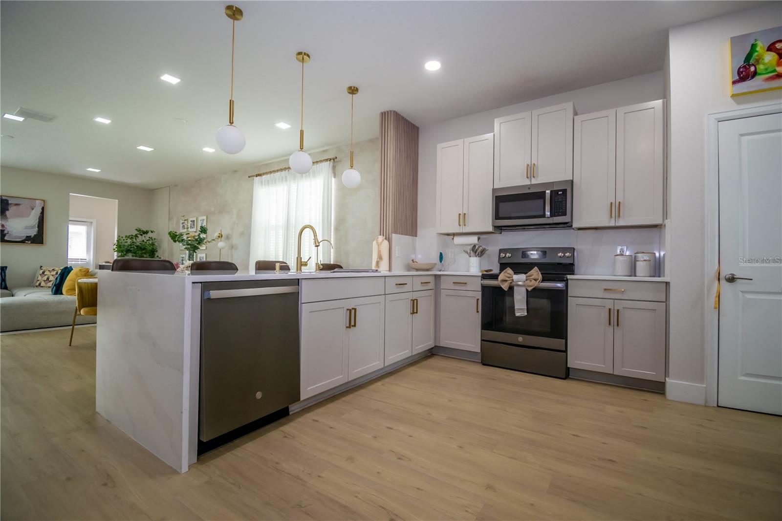 STOREY PK-PH 4 - Residential