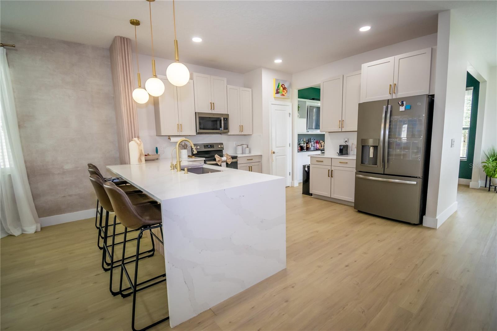 STOREY PK-PH 4 - Residential