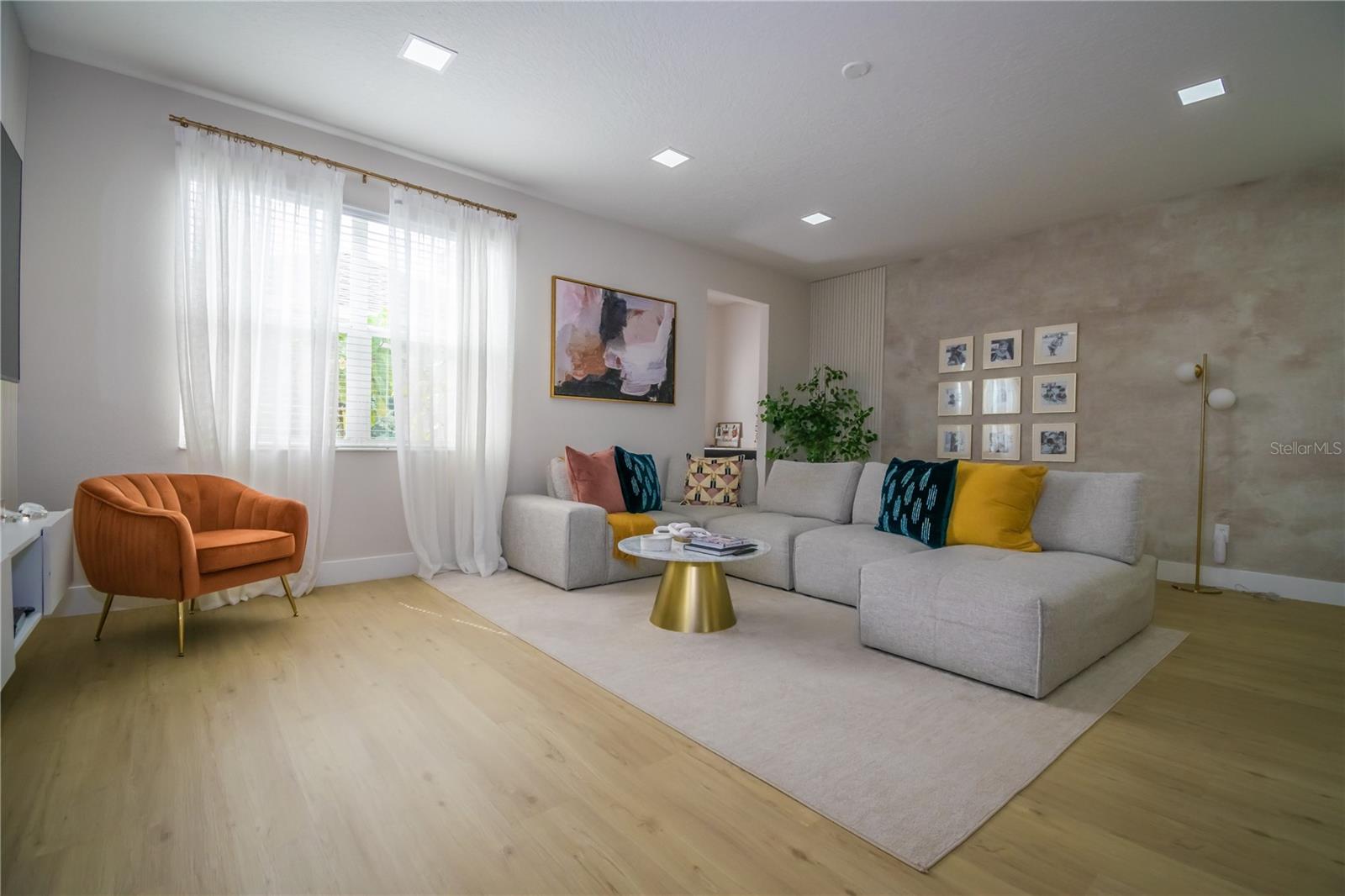 STOREY PK-PH 4 - Residential