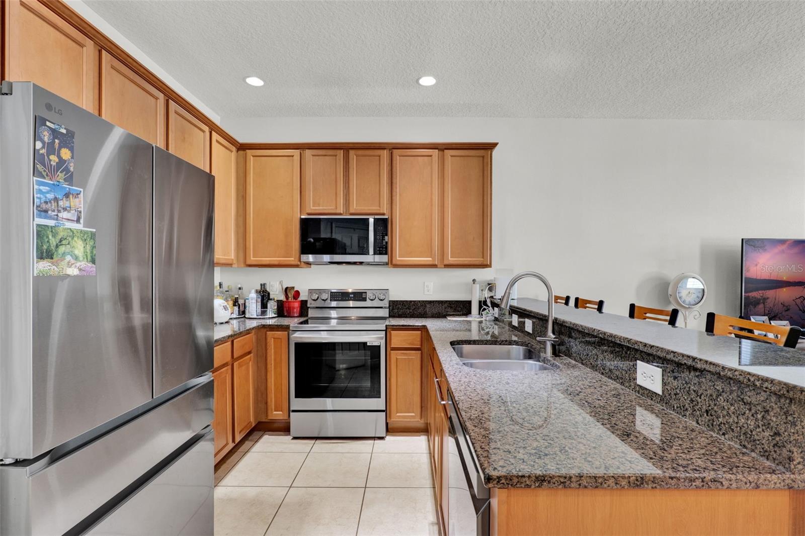 811 FEATHERSTONE LANE
