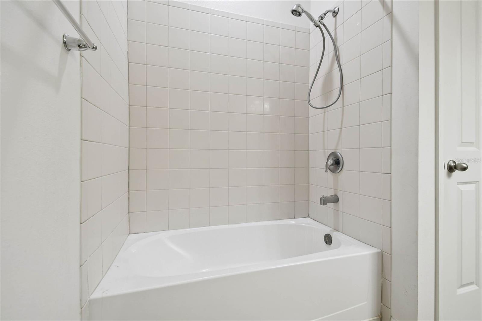 VILLAGES/TRINITY LAKES - Residential Lease