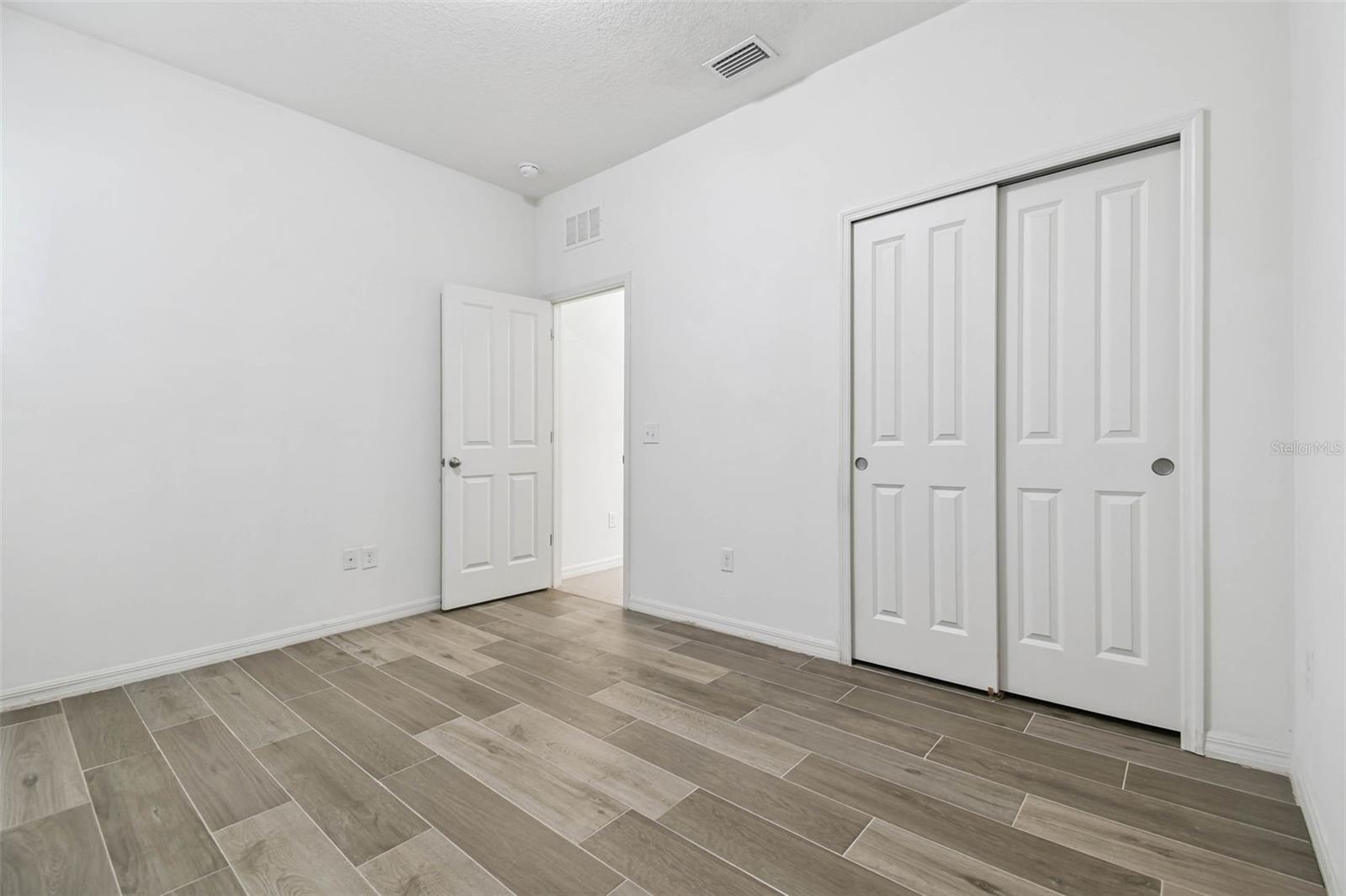 VILLAGES/TRINITY LAKES - Residential Lease