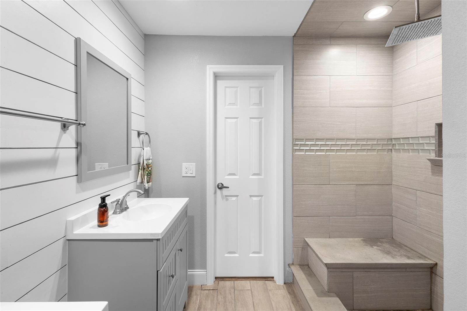 1427 - SEC 29 TWP 17S RNG 30E ALL OF - Residential