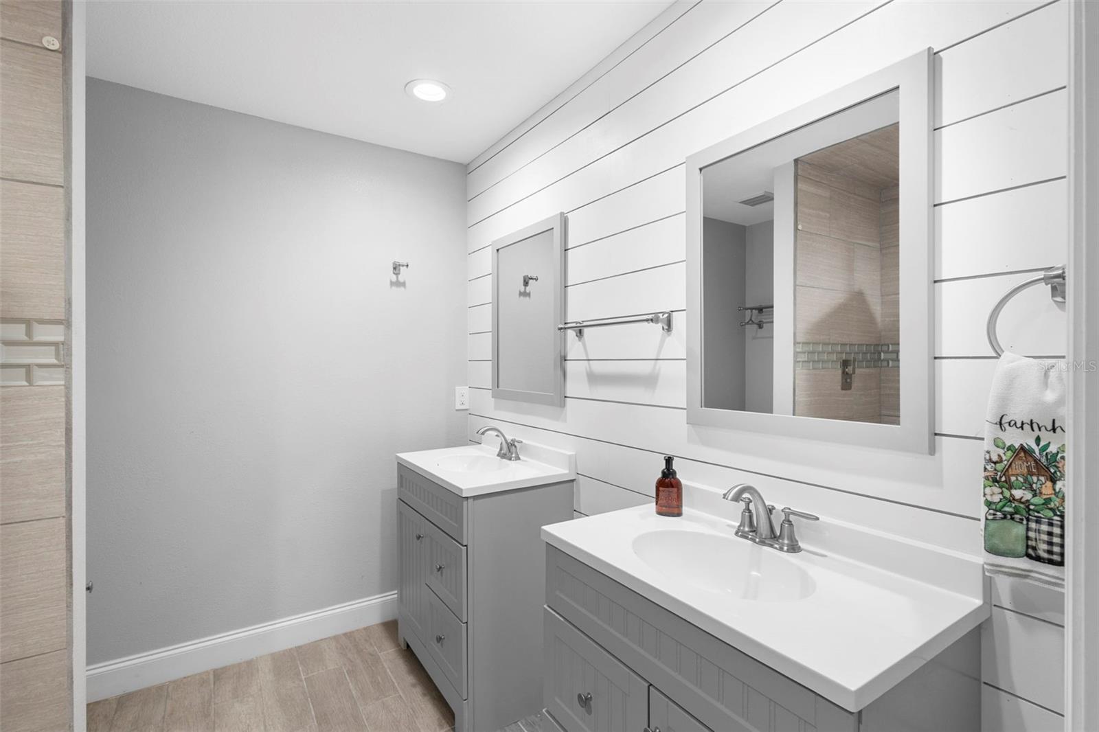 1427 - SEC 29 TWP 17S RNG 30E ALL OF - Residential