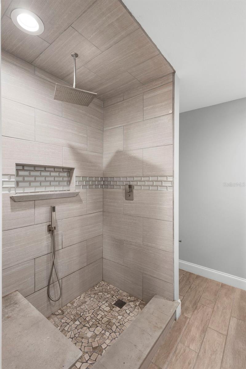 1427 - SEC 29 TWP 17S RNG 30E ALL OF - Residential