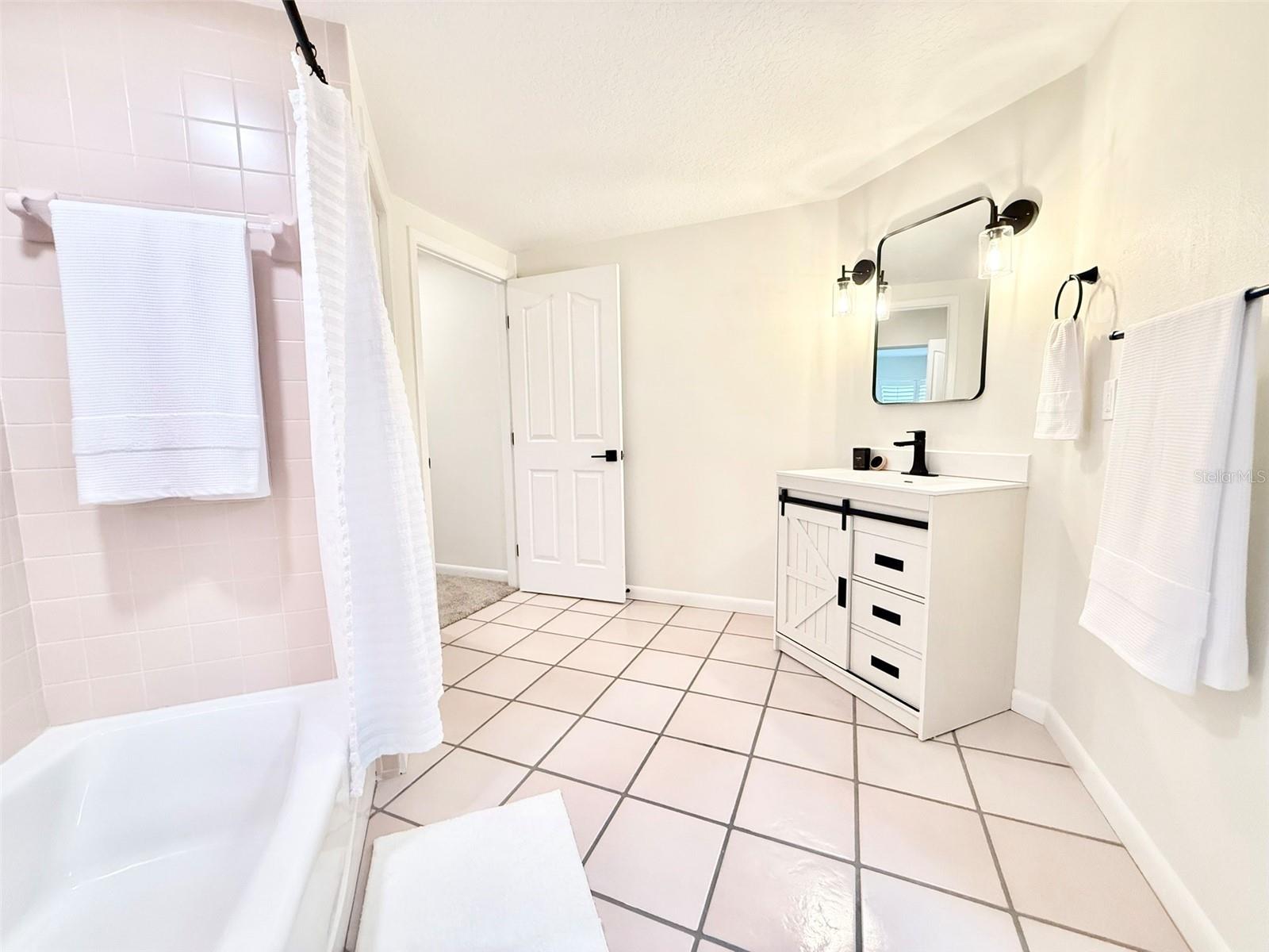 WALK/WATER LAKE ESTATES PH 3 UN 4 - Residential