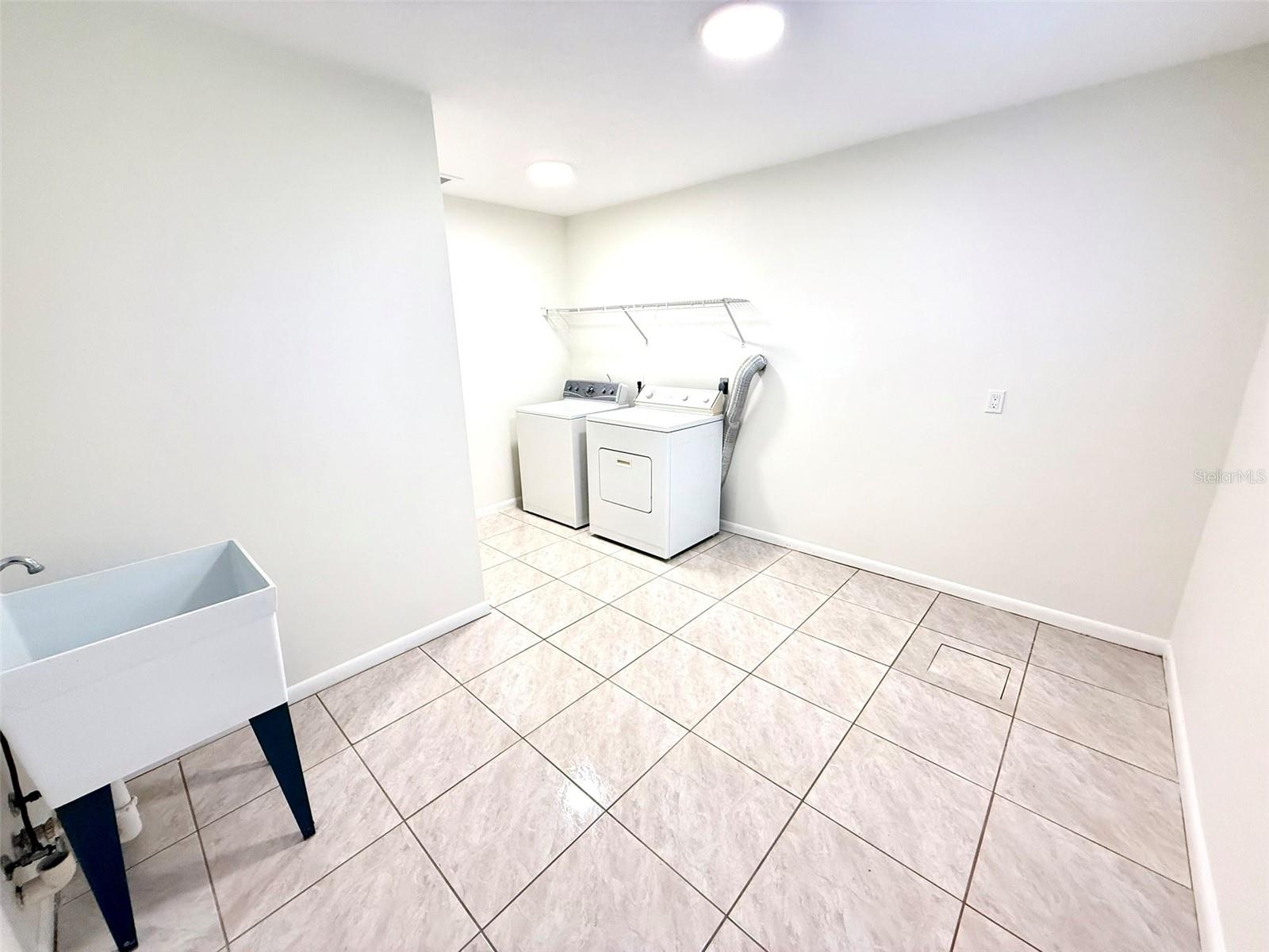 WALK/WATER LAKE ESTATES PH 3 UN 4 - Residential