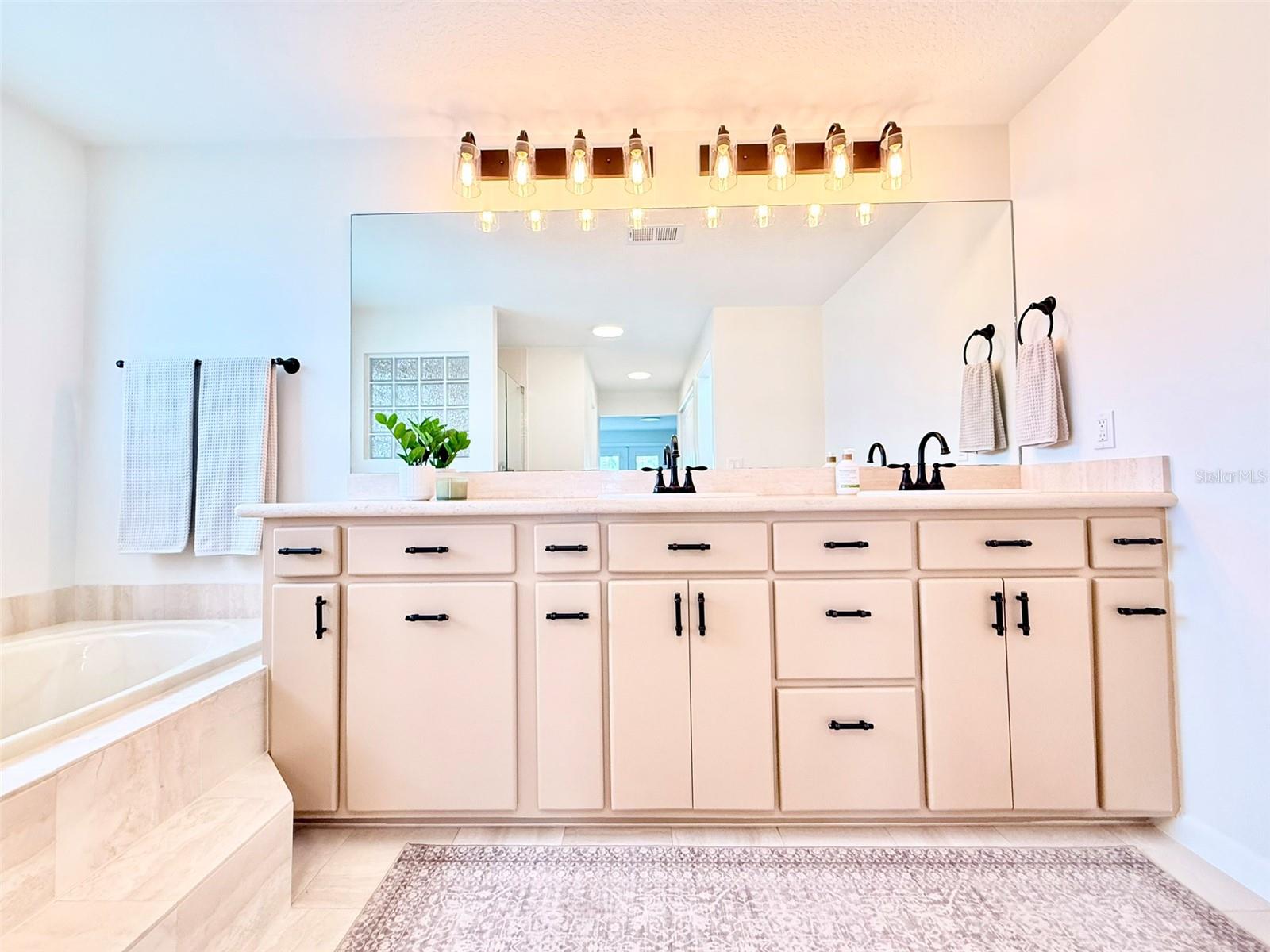 WALK/WATER LAKE ESTATES PH 3 UN 4 - Residential