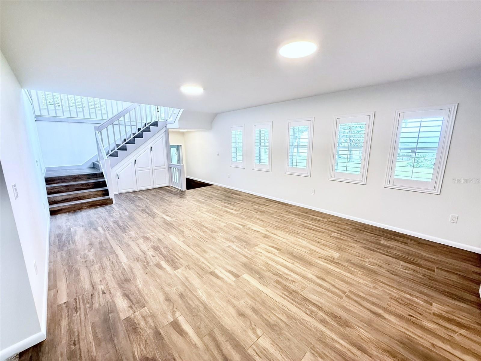 WALK/WATER LAKE ESTATES PH 3 UN 4 - Residential