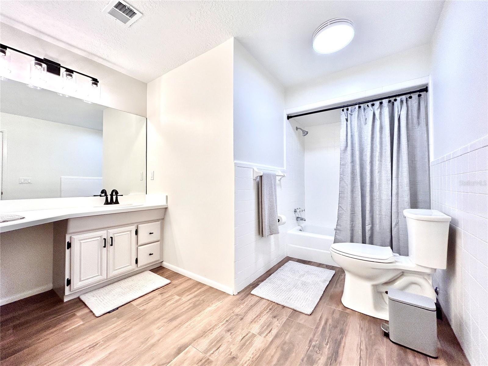 WALK/WATER LAKE ESTATES PH 3 UN 4 - Residential