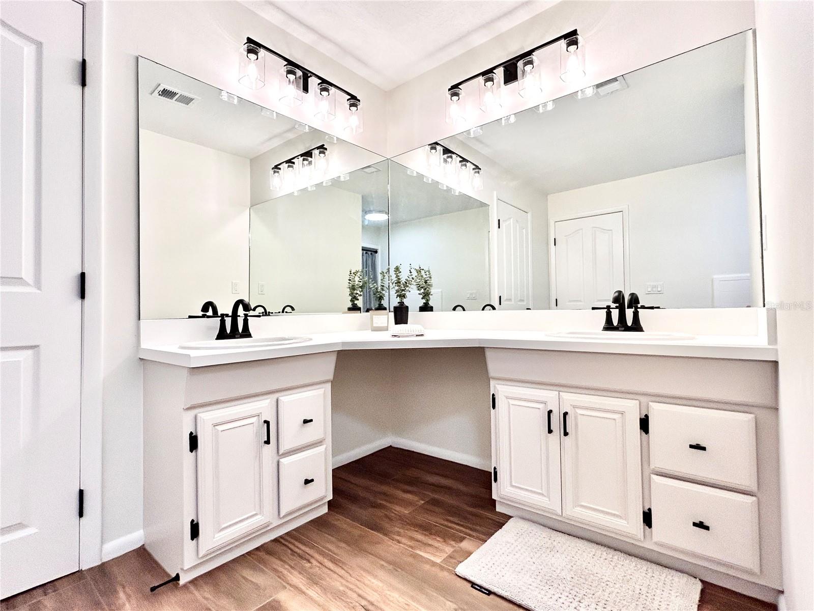 WALK/WATER LAKE ESTATES PH 3 UN 4 - Residential