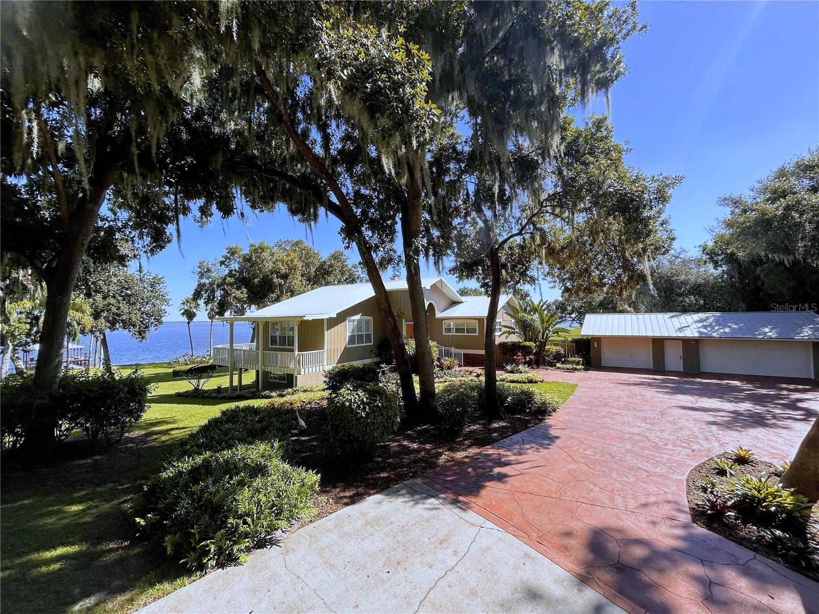 WALK/WATER LAKE ESTATES PH 3 UN 4 - Residential