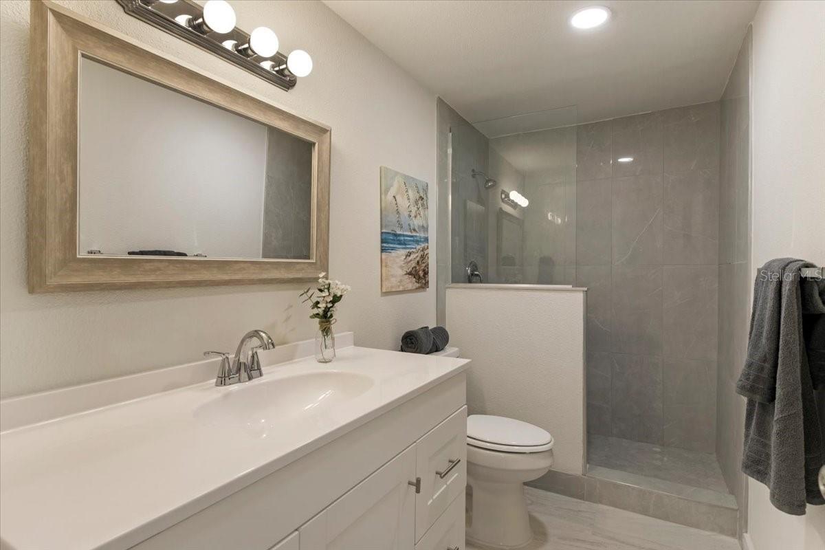 SOUTH VENICE - Residential