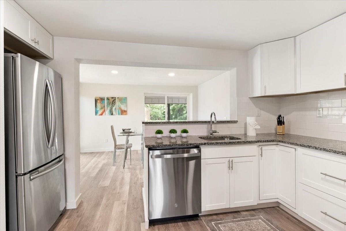 SOUTH VENICE - Residential