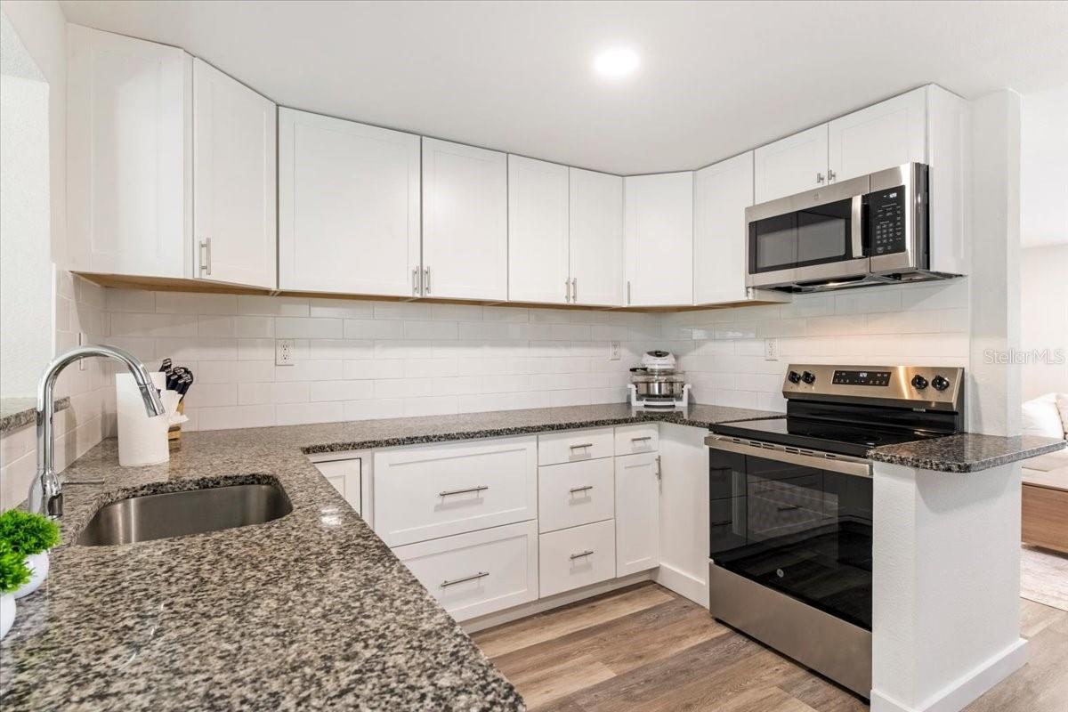 SOUTH VENICE - Residential