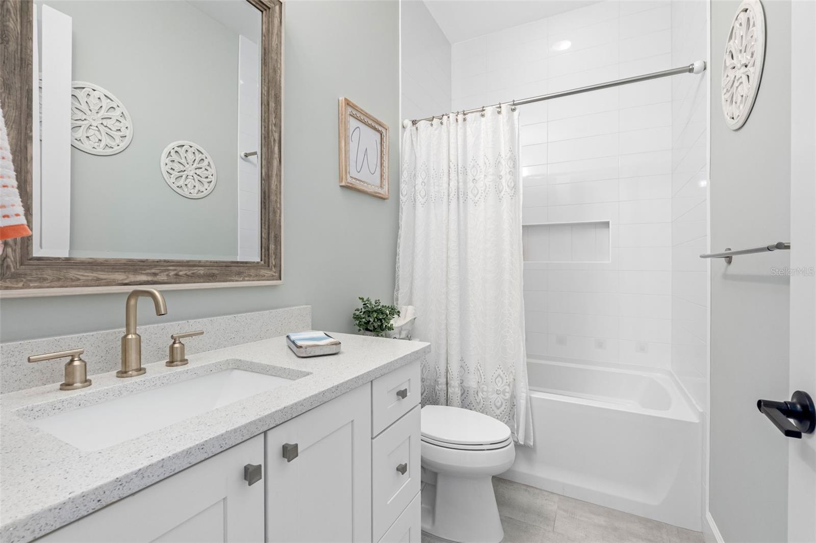 REDINGTON SHORES YACHT & TENNIS CLUB - Residential