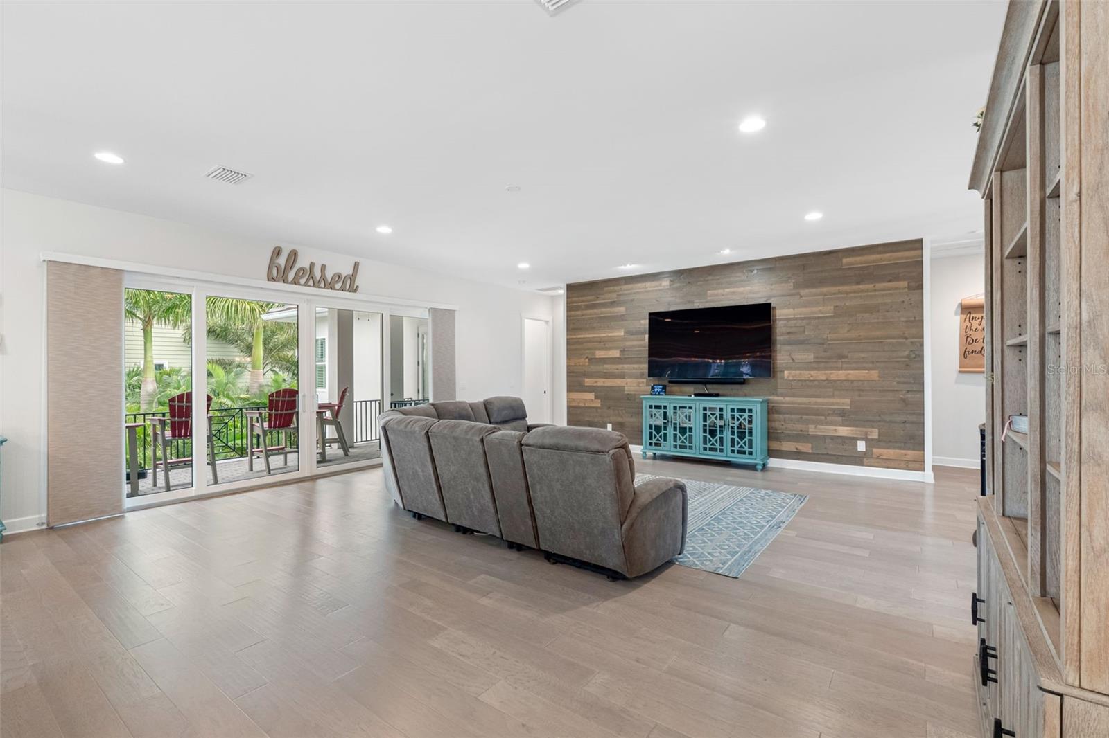 REDINGTON SHORES YACHT & TENNIS CLUB - Residential