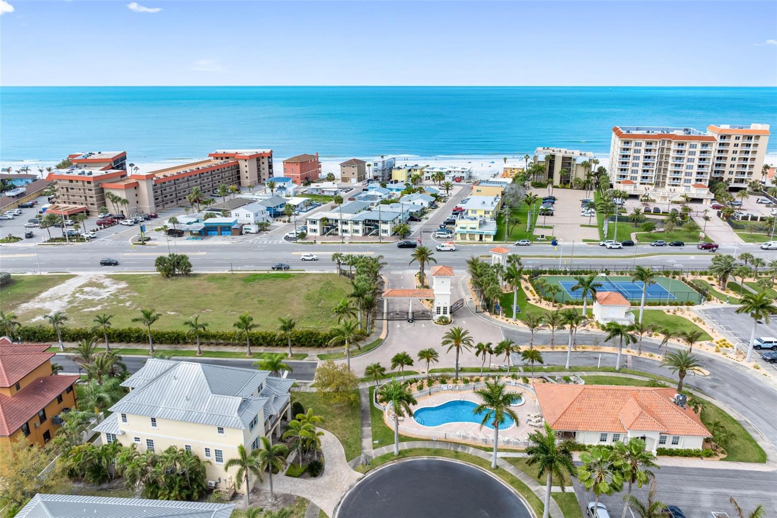 REDINGTON SHORES YACHT & TENNIS CLUB - Residential
