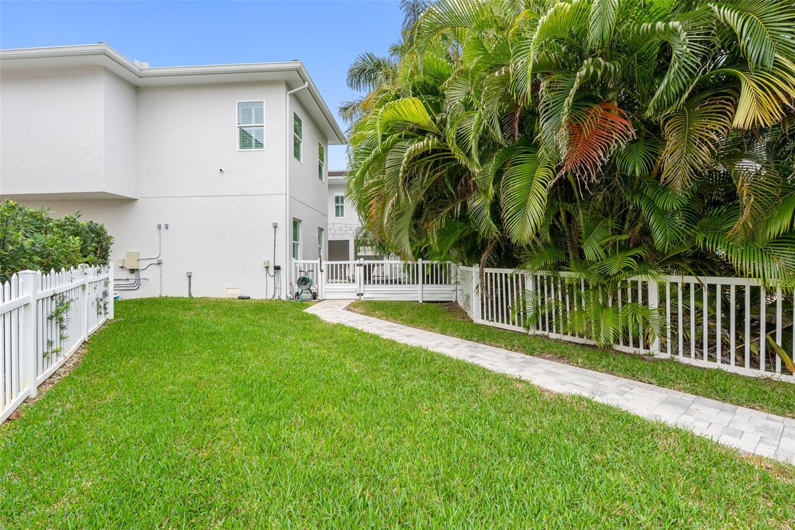 REDINGTON SHORES YACHT & TENNIS CLUB - Residential