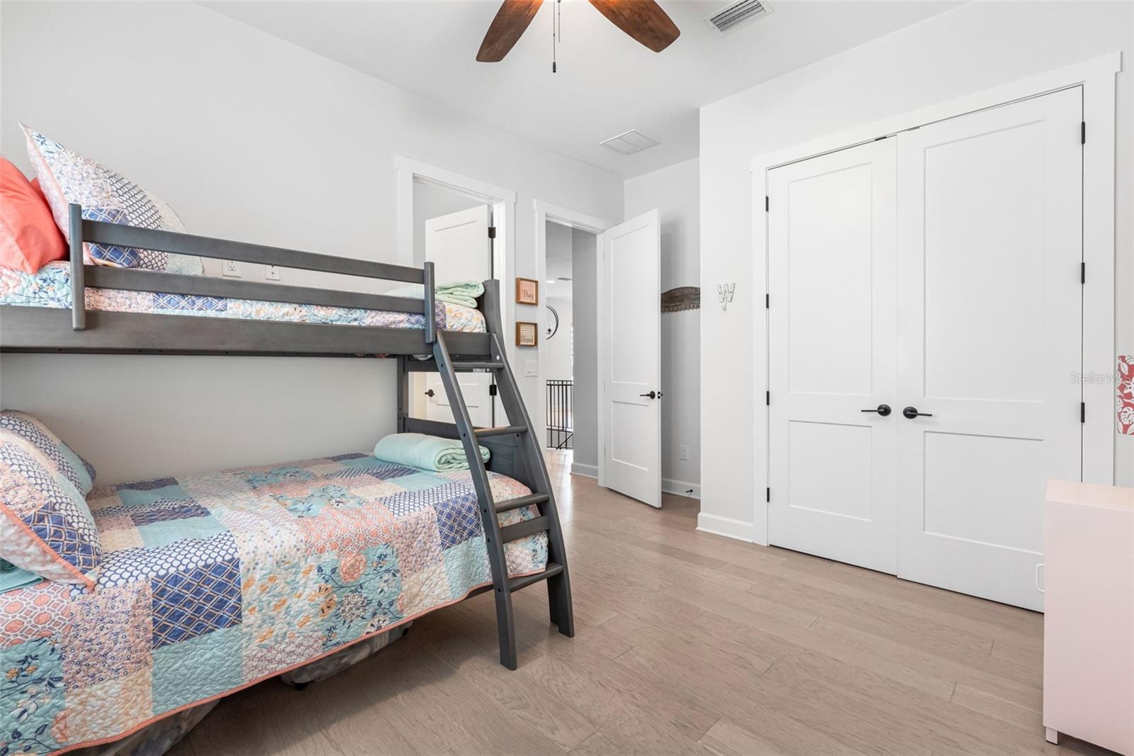 REDINGTON SHORES YACHT & TENNIS CLUB - Residential