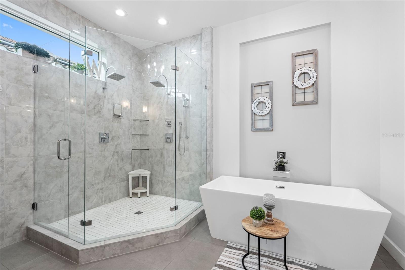 REDINGTON SHORES YACHT & TENNIS CLUB - Residential