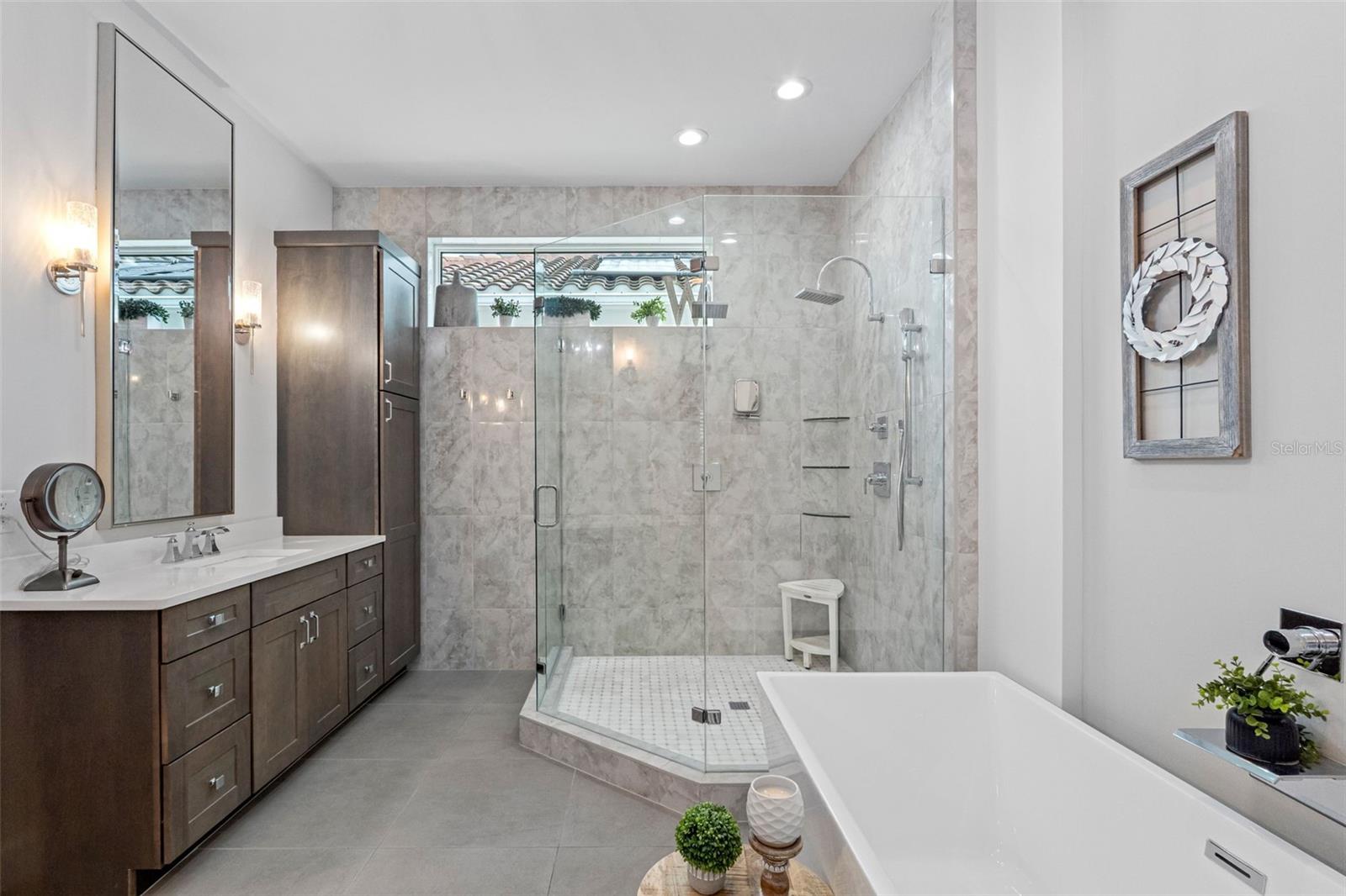 REDINGTON SHORES YACHT & TENNIS CLUB - Residential