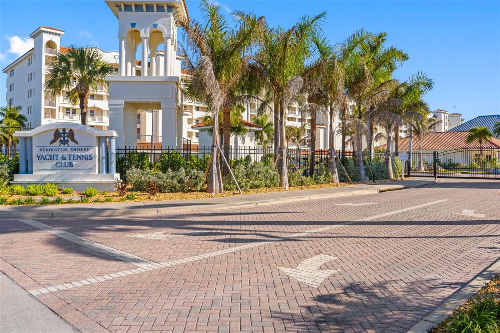 REDINGTON SHORES YACHT & TENNIS CLUB - Residential