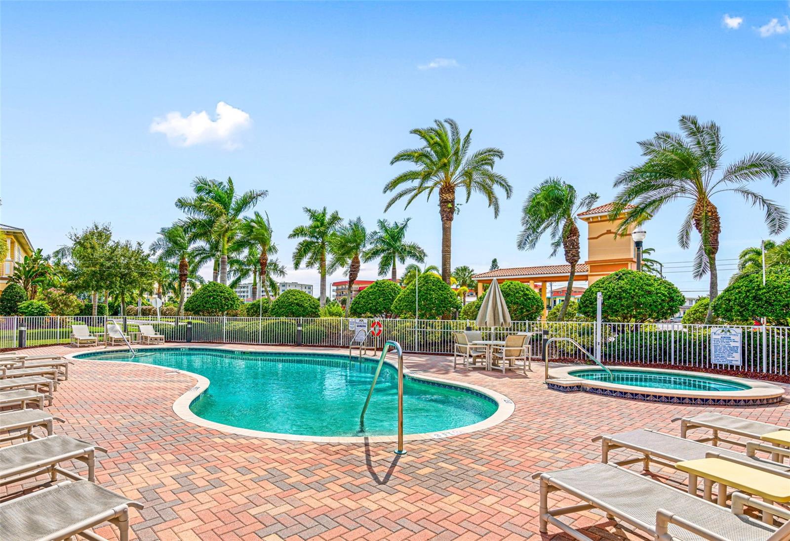 REDINGTON SHORES YACHT & TENNIS CLUB - Residential