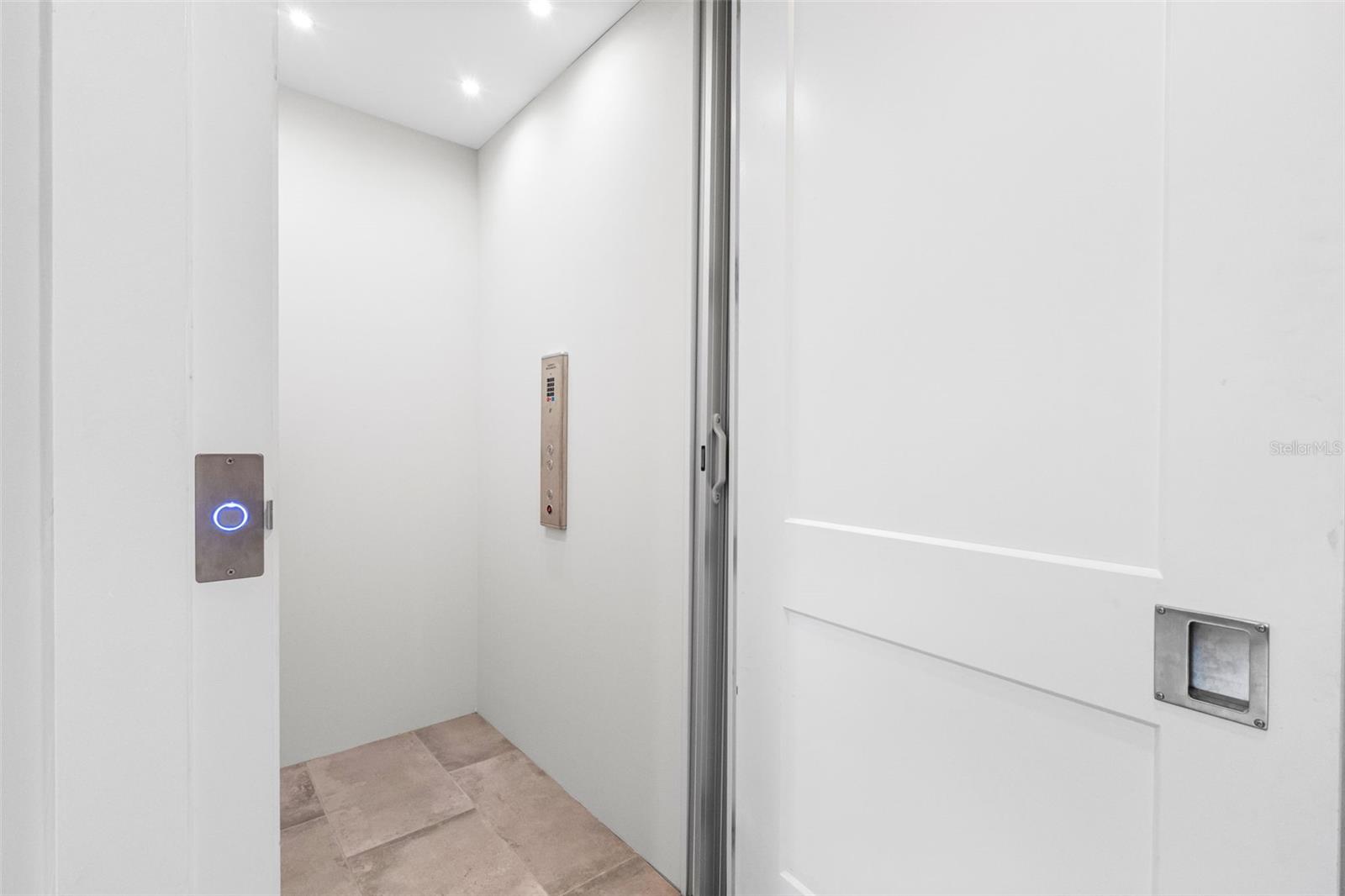 REDINGTON SHORES YACHT & TENNIS CLUB - Residential