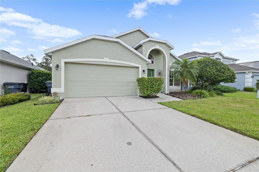 Photo of 422 Troon Circle, Davenport, FL 33897 (MLS # O6390945)