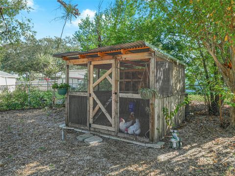 A home in AUBURNDALE