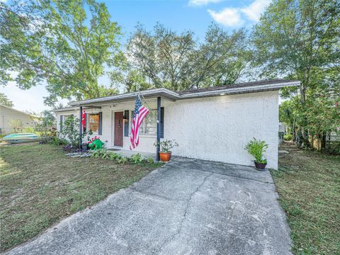 A home in AUBURNDALE