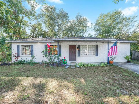 A home in AUBURNDALE